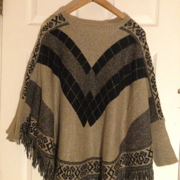 Rafaella weekend women’s poncho, size Large, excellent used condition! - Picture 2 of 5